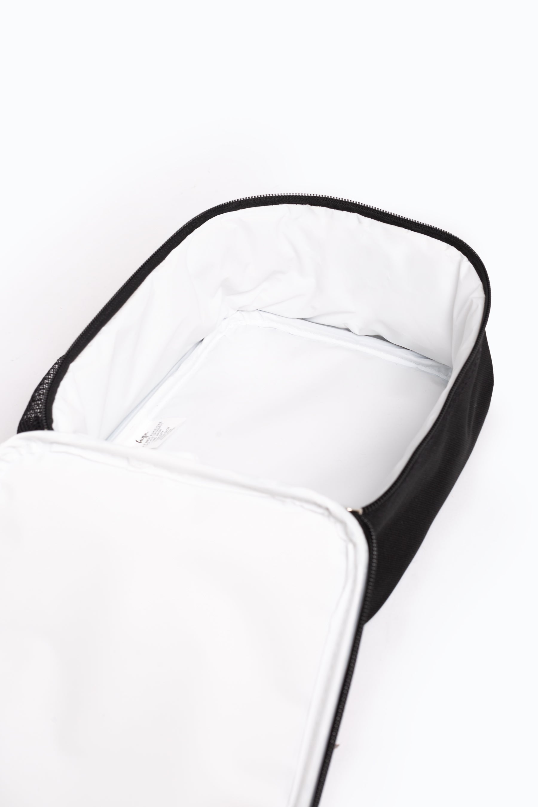 Hype Rainbow Leopard Lunch Box Capacity View
