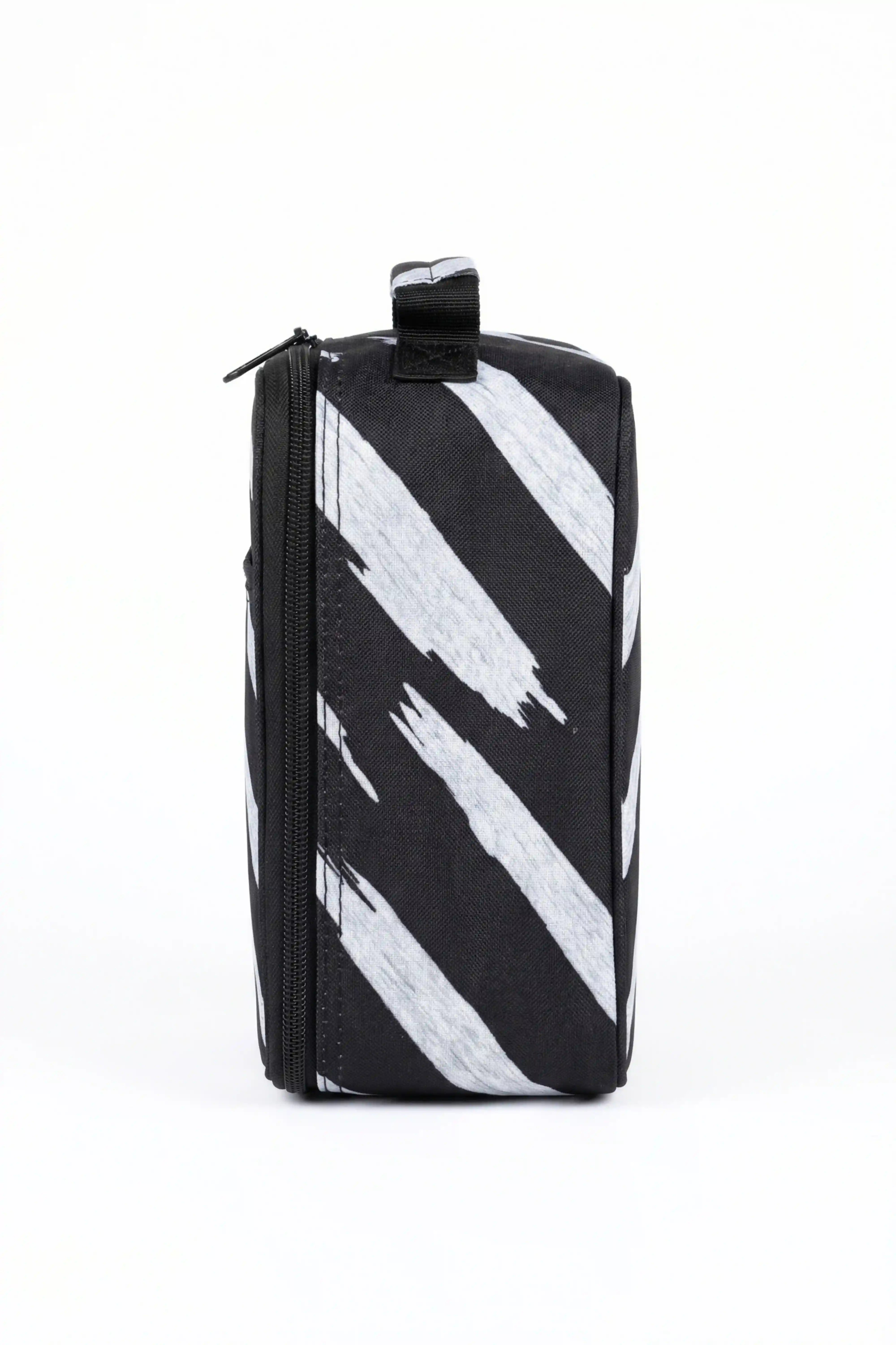 BLACK ANGLES  LUNCH BAG